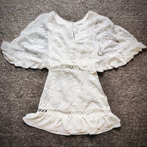 NWT NLW Sheer Short White Paisley V-neck Dress